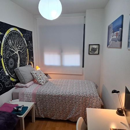 Habitaciones Individuales Wifi Tv Microondas Cerca Del Aeropuerto Madrid Habitacion Grande Wc Privado O Habitacion Pequena Wc Compartido Muy Tranquilas Bien Comunicadas Tren Metro Bus Facil Aparcamiento San Sebastián de los Reyes Zewnętrze zdjęcie