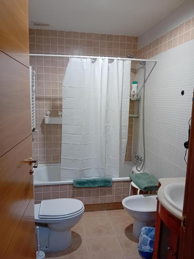 Habitaciones Individuales Wifi Tv Microondas Cerca Del Aeropuerto Madrid Habitacion Grande Wc Privado O Habitacion Pequena Wc Compartido Muy Tranquilas Bien Comunicadas Tren Metro Bus Facil Aparcamiento San Sebastián de los Reyes Zewnętrze zdjęcie