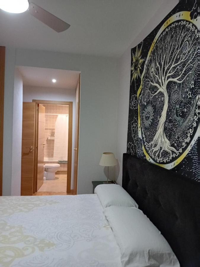 Habitaciones Individuales Wifi Tv Microondas Cerca Del Aeropuerto Madrid Habitacion Grande Wc Privado O Habitacion Pequena Wc Compartido Muy Tranquilas Bien Comunicadas Tren Metro Bus Facil Aparcamiento San Sebastián de los Reyes Zewnętrze zdjęcie