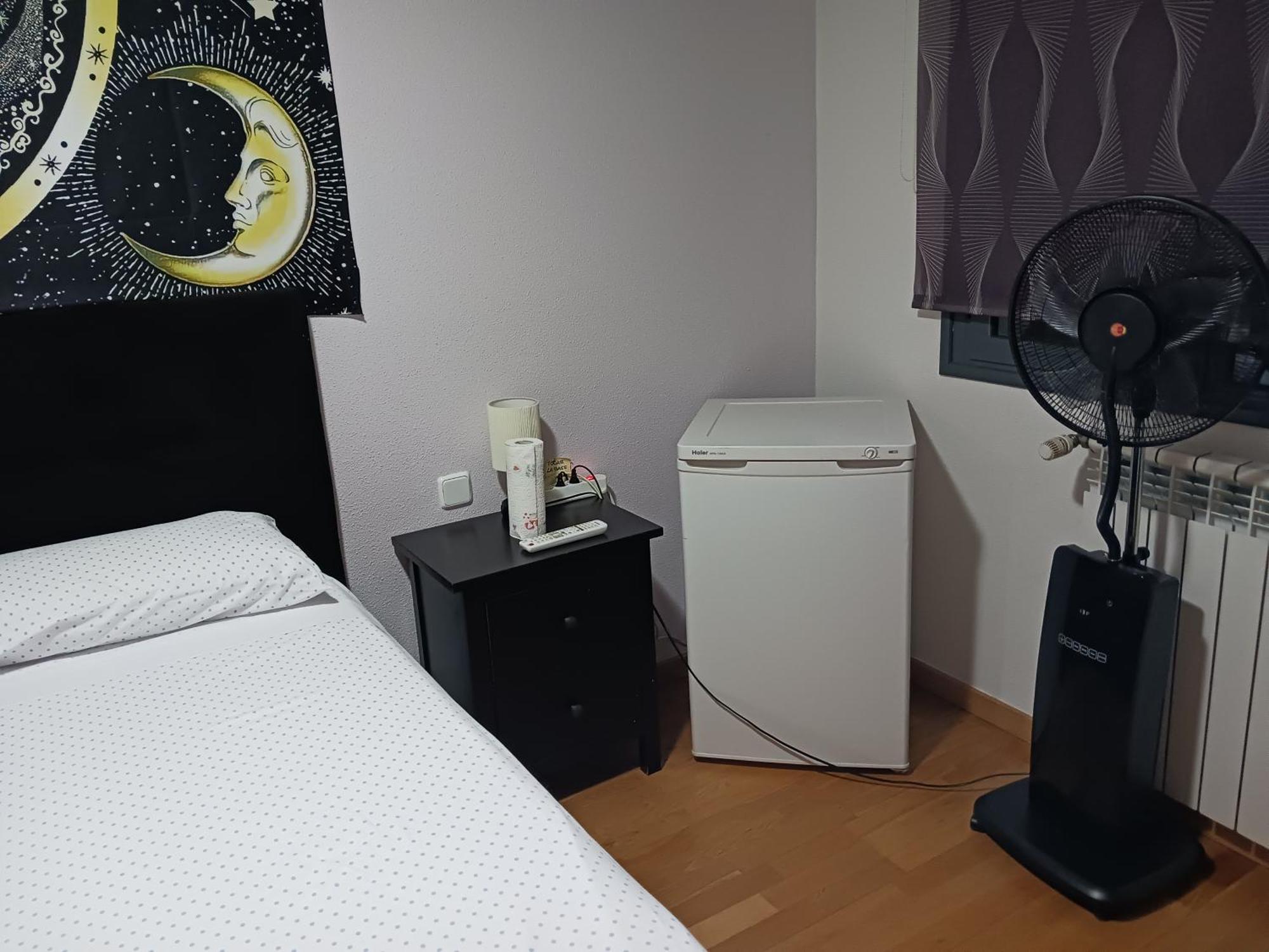Habitaciones Individuales Wifi Tv Microondas Cerca Del Aeropuerto Madrid Habitacion Grande Wc Privado O Habitacion Pequena Wc Compartido Muy Tranquilas Bien Comunicadas Tren Metro Bus Facil Aparcamiento San Sebastián de los Reyes Zewnętrze zdjęcie
