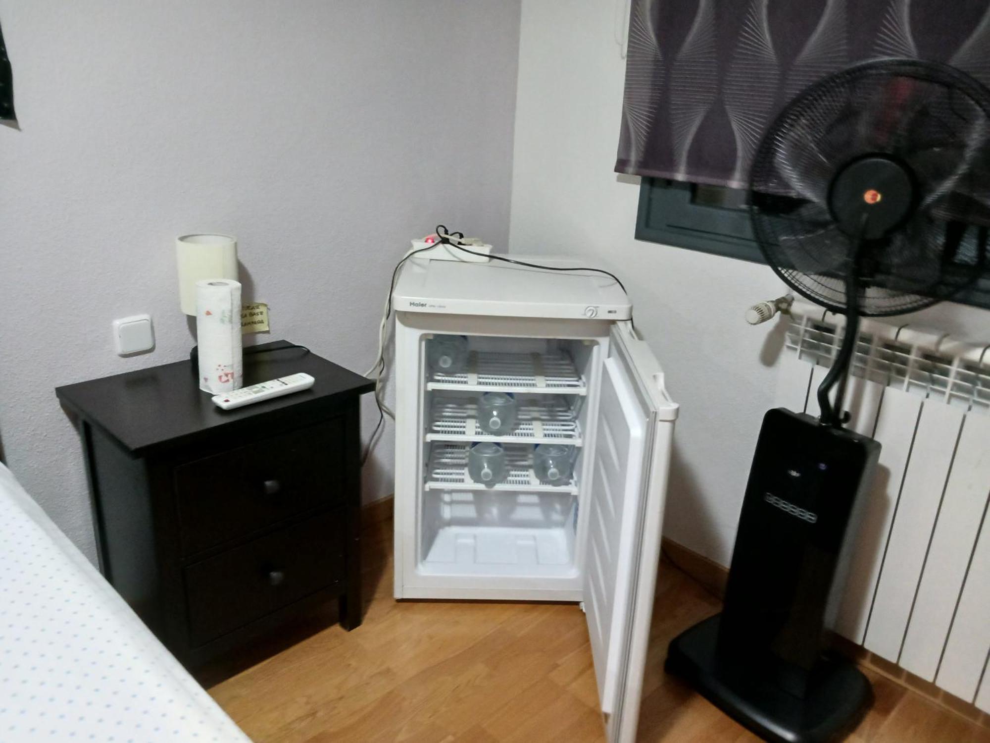 Habitaciones Individuales Wifi Tv Microondas Cerca Del Aeropuerto Madrid Habitacion Grande Wc Privado O Habitacion Pequena Wc Compartido Muy Tranquilas Bien Comunicadas Tren Metro Bus Facil Aparcamiento San Sebastián de los Reyes Zewnętrze zdjęcie