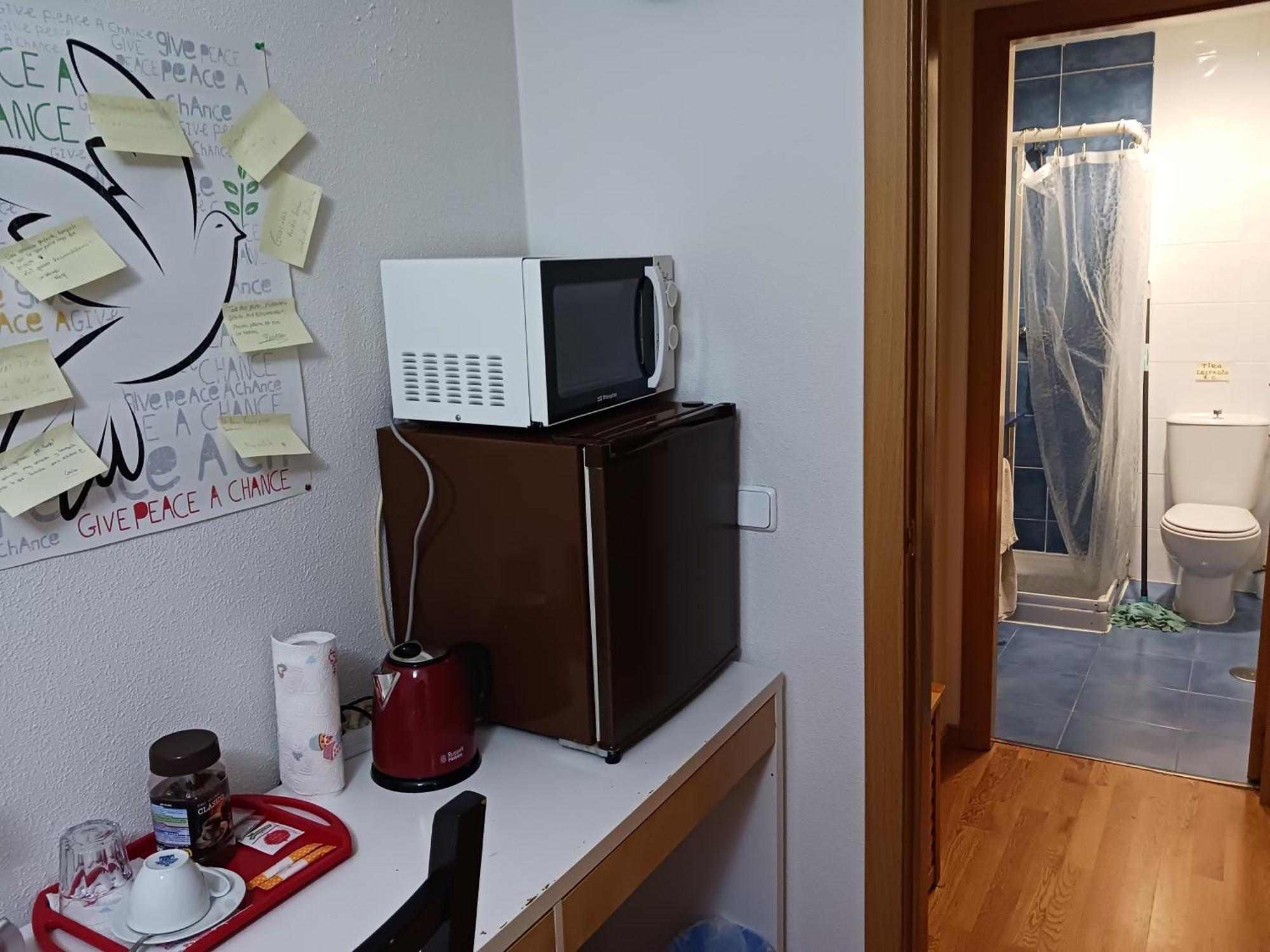 Habitaciones Individuales Wifi Tv Microondas Cerca Del Aeropuerto Madrid Habitacion Grande Wc Privado O Habitacion Pequena Wc Compartido Muy Tranquilas Bien Comunicadas Tren Metro Bus Facil Aparcamiento San Sebastián de los Reyes Zewnętrze zdjęcie