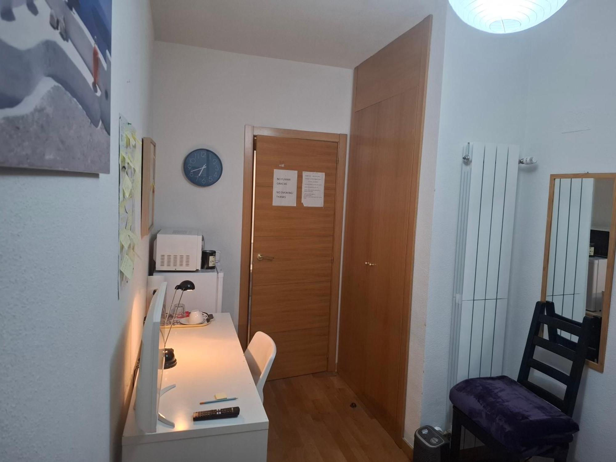 Habitaciones Individuales Wifi Tv Microondas Cerca Del Aeropuerto Madrid Habitacion Grande Wc Privado O Habitacion Pequena Wc Compartido Muy Tranquilas Bien Comunicadas Tren Metro Bus Facil Aparcamiento San Sebastián de los Reyes Zewnętrze zdjęcie