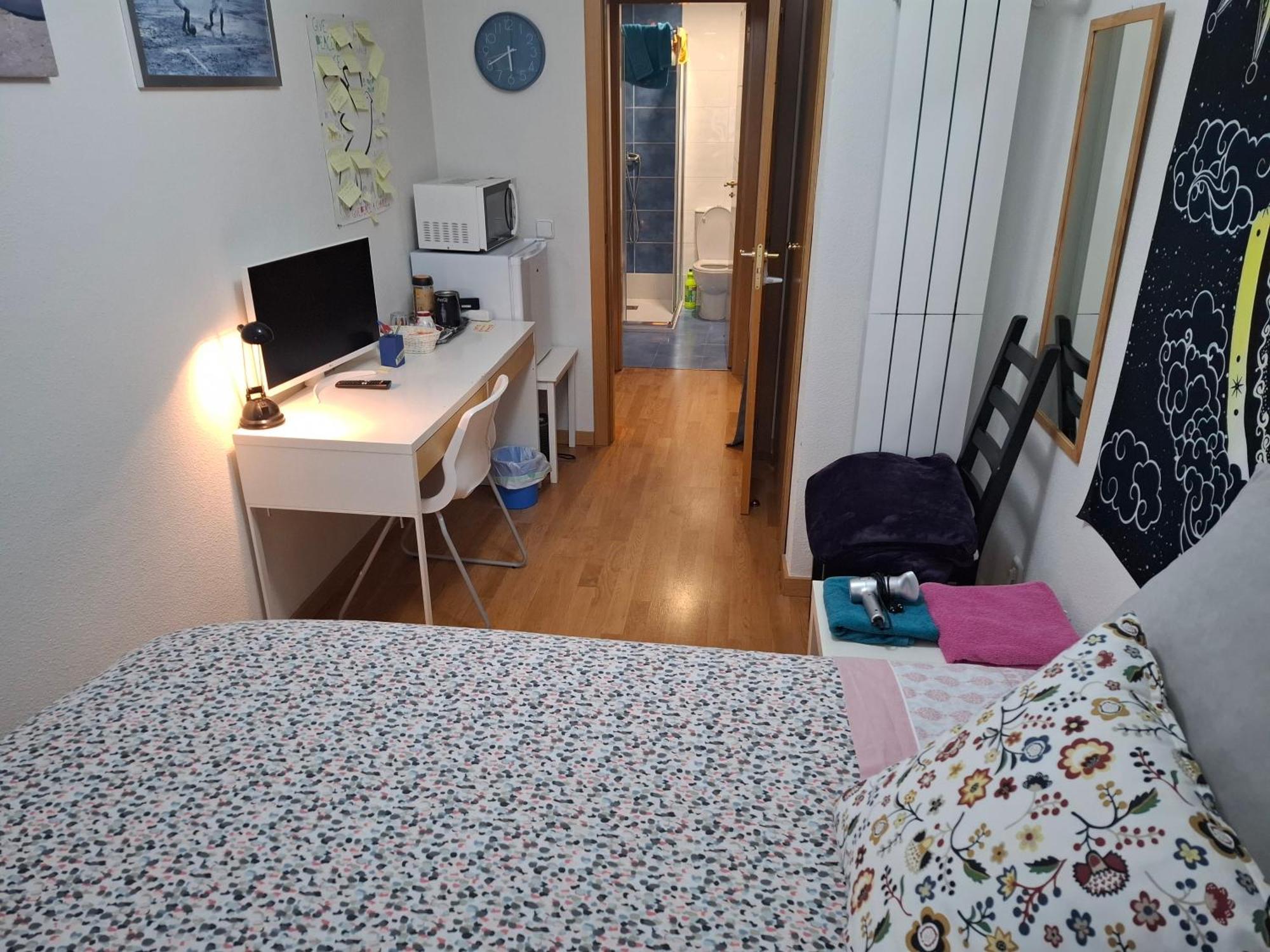 Habitaciones Individuales Wifi Tv Microondas Cerca Del Aeropuerto Madrid Habitacion Grande Wc Privado O Habitacion Pequena Wc Compartido Muy Tranquilas Bien Comunicadas Tren Metro Bus Facil Aparcamiento San Sebastián de los Reyes Zewnętrze zdjęcie