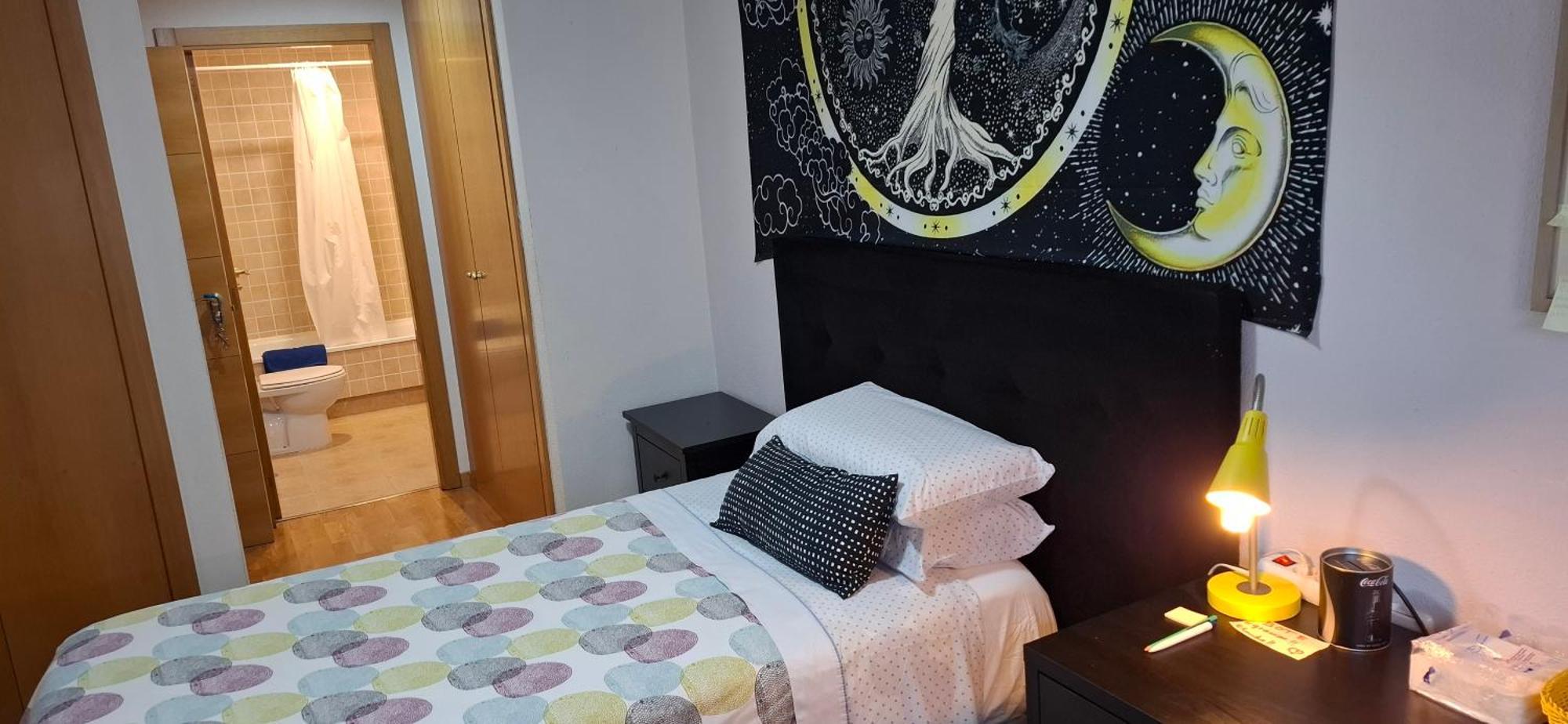 Habitaciones Individuales Wifi Tv Microondas Cerca Del Aeropuerto Madrid Habitacion Grande Wc Privado O Habitacion Pequena Wc Compartido Muy Tranquilas Bien Comunicadas Tren Metro Bus Facil Aparcamiento San Sebastián de los Reyes Zewnętrze zdjęcie